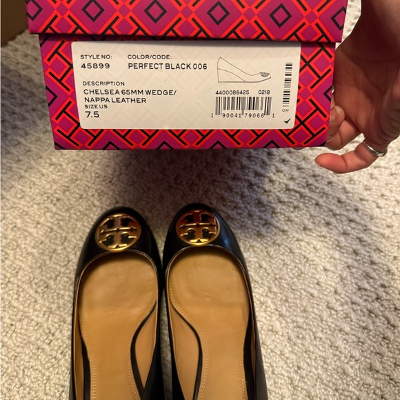 Tory Burch Black Chelsea Nappa leather wedges with Gold Emblem - Picture 8 of 8